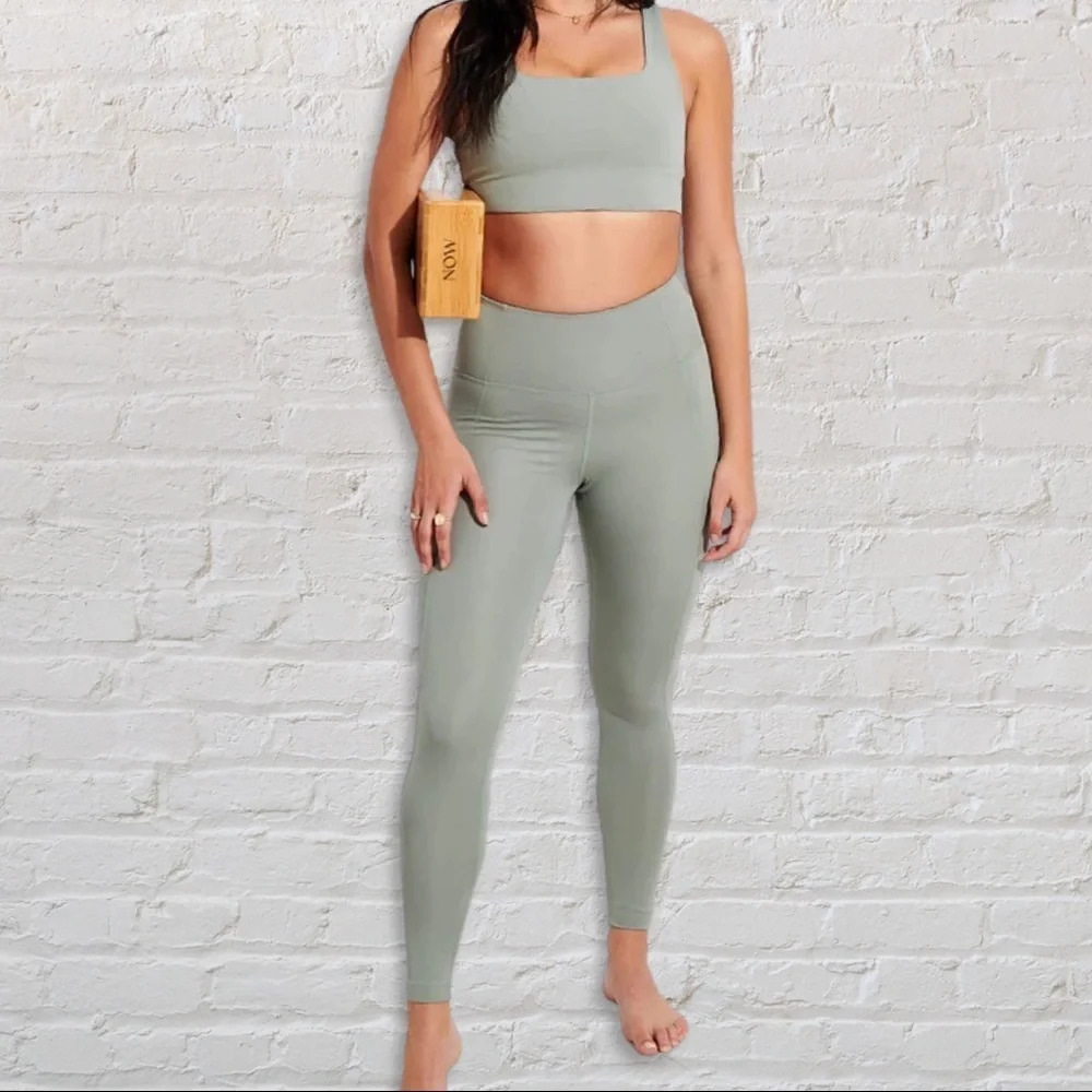 NWT Girlfriend Collective High-rise leggings in sage green Size: Small